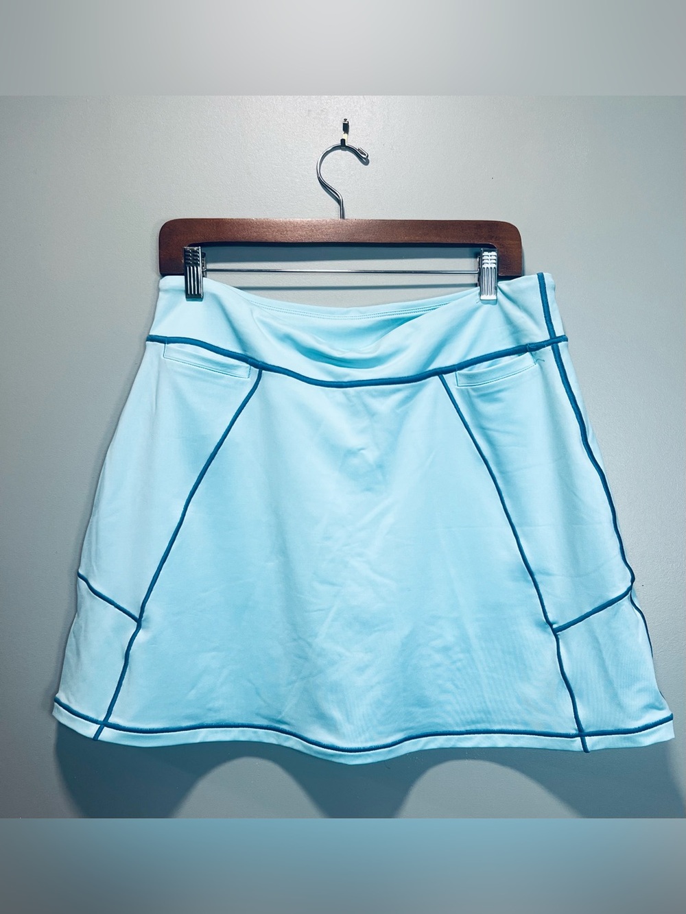 Peter Millar Women's Melange Swing performance Skort
Large 
Ice Blue